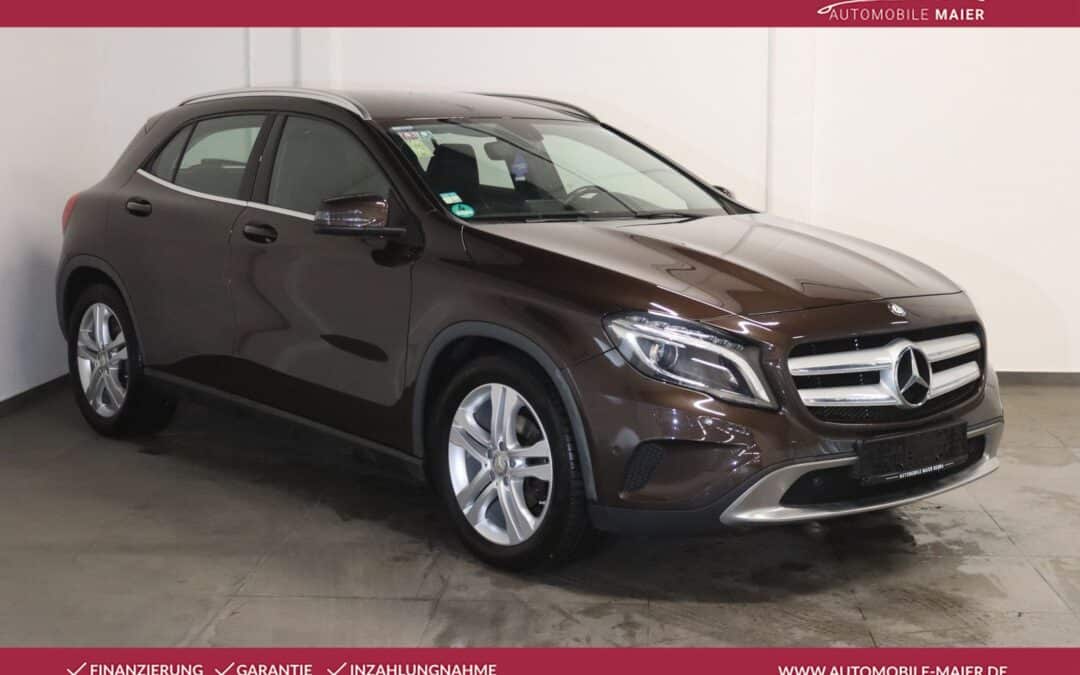 Mercedes-Benz GLA 200 Urban DTC Bi-Xenon Tempomat-AHK-SHZ-PDC-